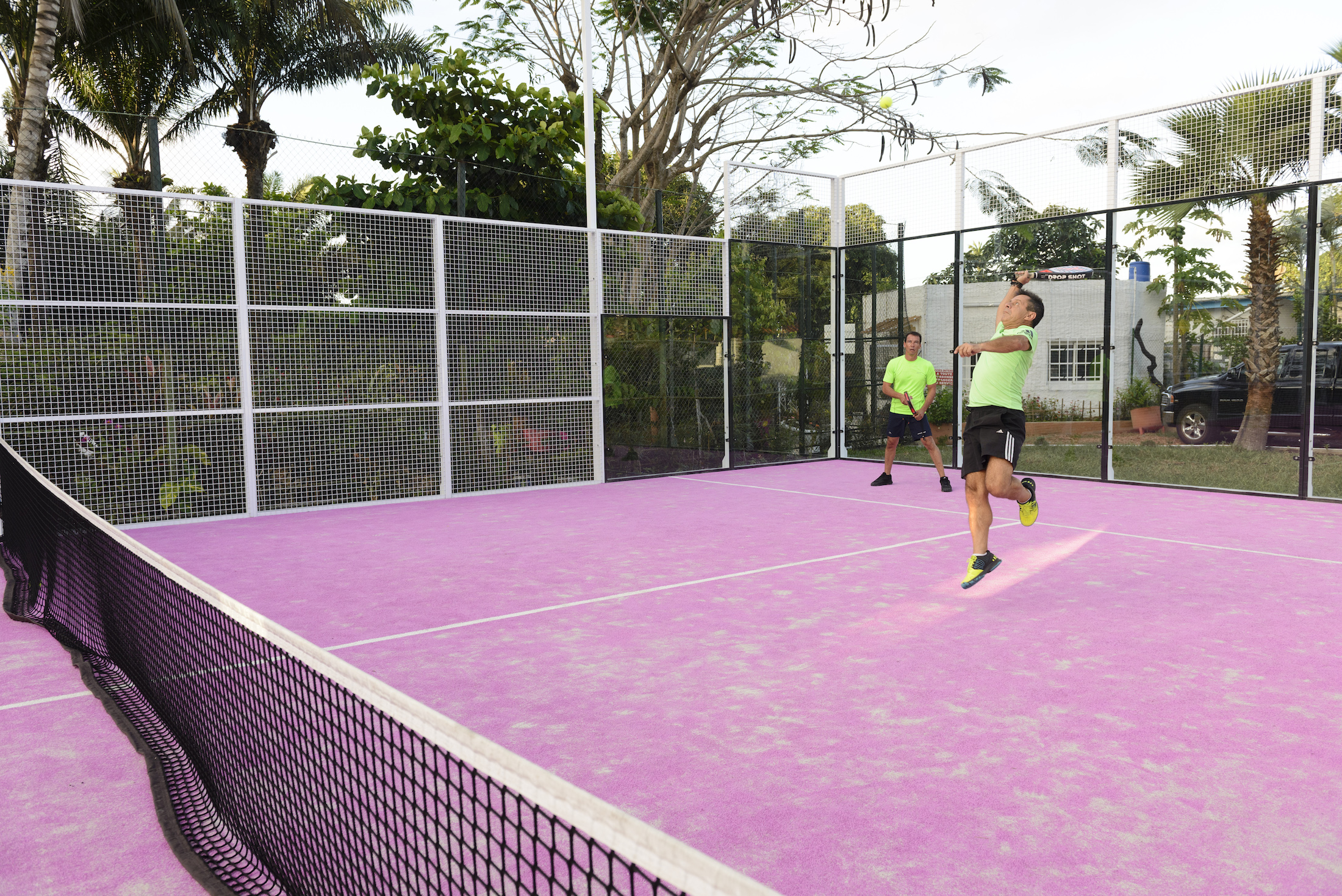 Terrain de Padel Tennis de l'Hôtel du Parc de Port-Gentil - Eden SPort